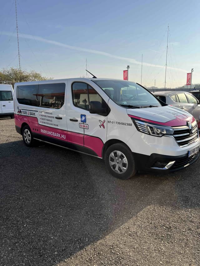 Reptéri parkoló ingyenes transzferrel